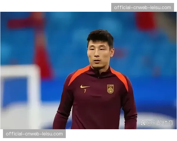 上海海港2-0深圳新鹏城，武磊、古斯塔沃各入一球。