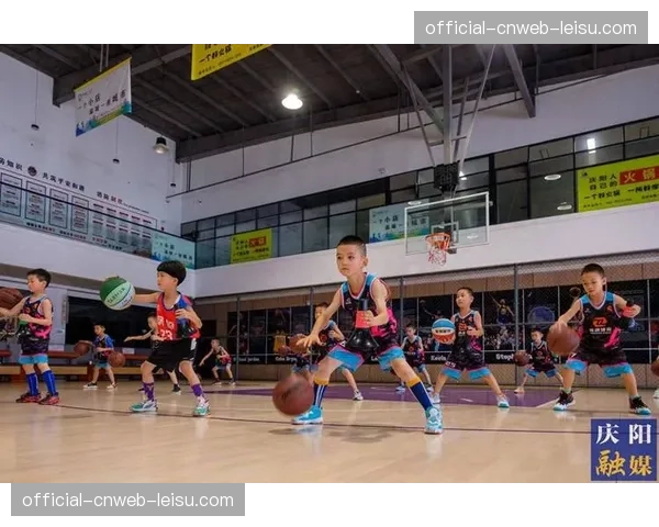 达拉斯飞翼队举办社区篮球训练营，超过300名青少年参与